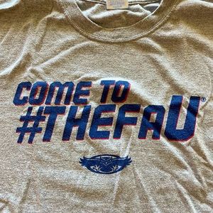 Florida Atlantic University T-shirt. Size XL